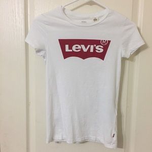 White Levi’s T-Shirt